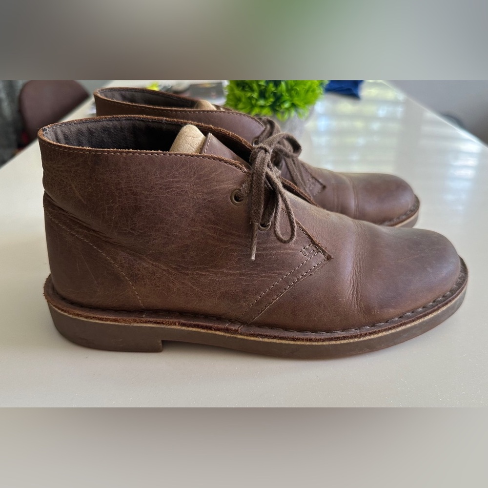 Clarks women beeswax leather desert boots 8.5.